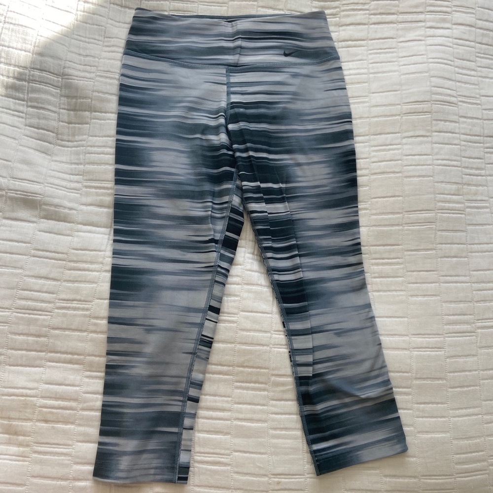 Nike cropped workout leggings